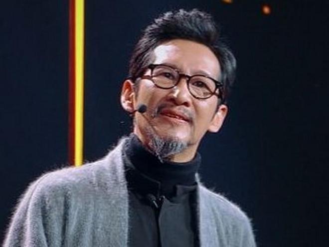 女泛滥懒汉遍地降薪后他们该何去何从？AG旗舰厅首页横店13万群演现状：美(图2)