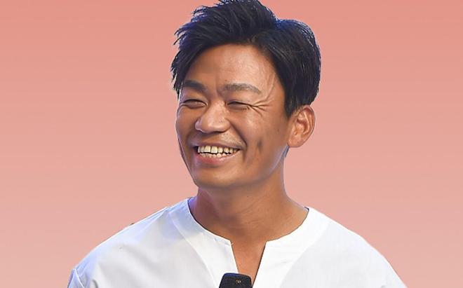 女泛滥懒汉遍地降薪后他们该何去何从？AG旗舰厅首页横店13万群演现状：美(图13)