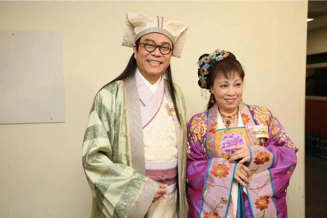 女泛滥懒汉遍地降薪后他们该何去何从？AG旗舰厅首页横店13万群演现状：美(图21)