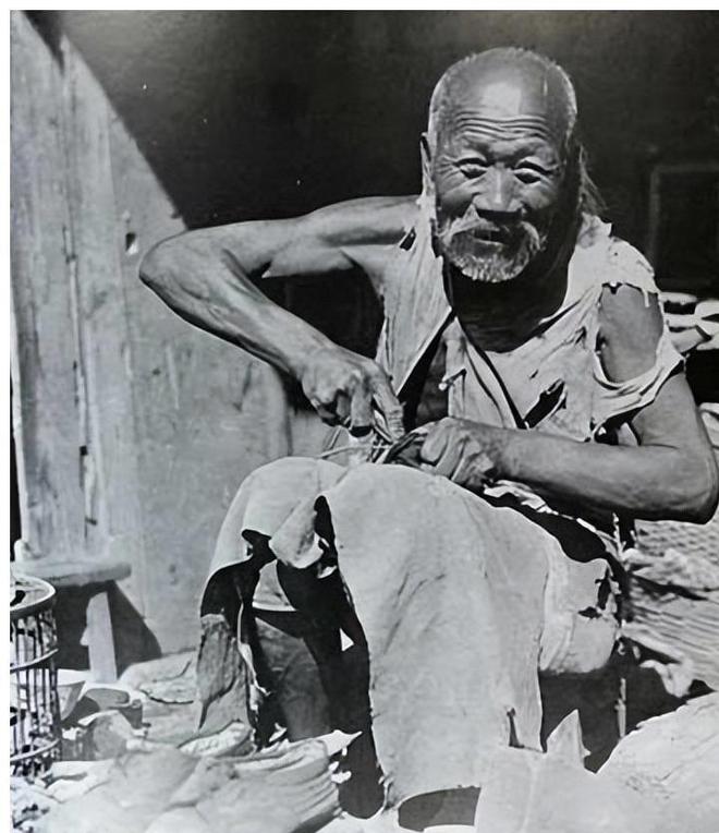 匠找到部队说出身份后惊动了军区政委ag旗舰厅注册1949年一名修鞋(图6)