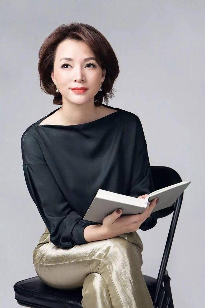 级？从以前的“国泰民安脸”变身网红脸AG旗舰厅网难道央视也没逃过审美降(图9)