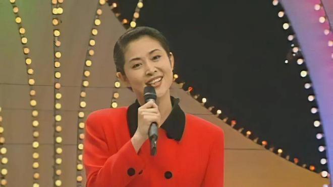 级？从以前的“国泰民安脸”变身网红脸AG旗舰厅网难道央视也没逃过审美降(图16)