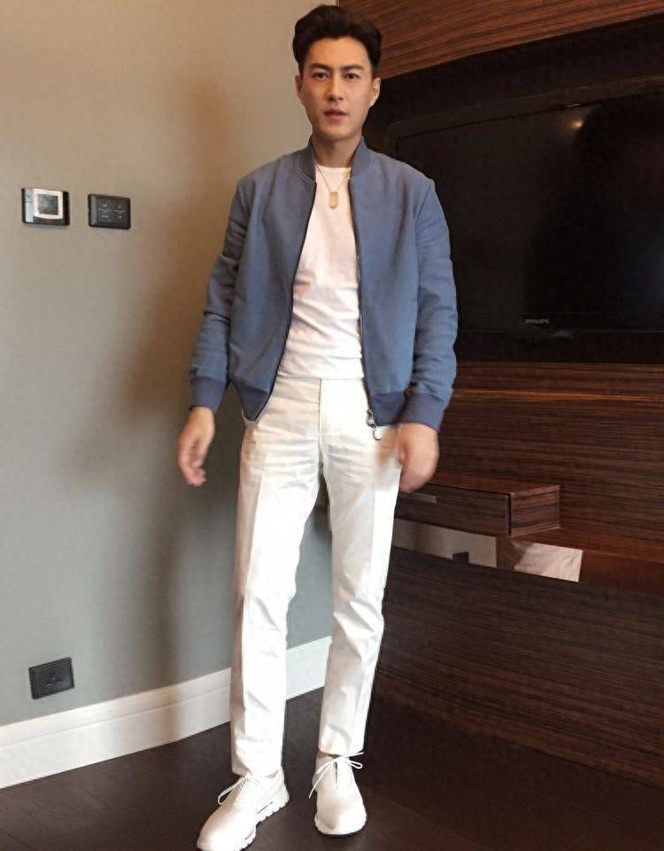 时尚穿搭指南：向靳东学穿衣AG旗舰厅娱乐平台中年男性(图3)