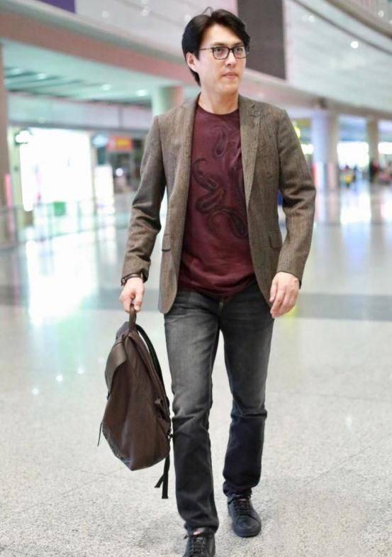 时尚穿搭指南：向靳东学穿衣AG旗舰厅娱乐平台中年男性(图6)